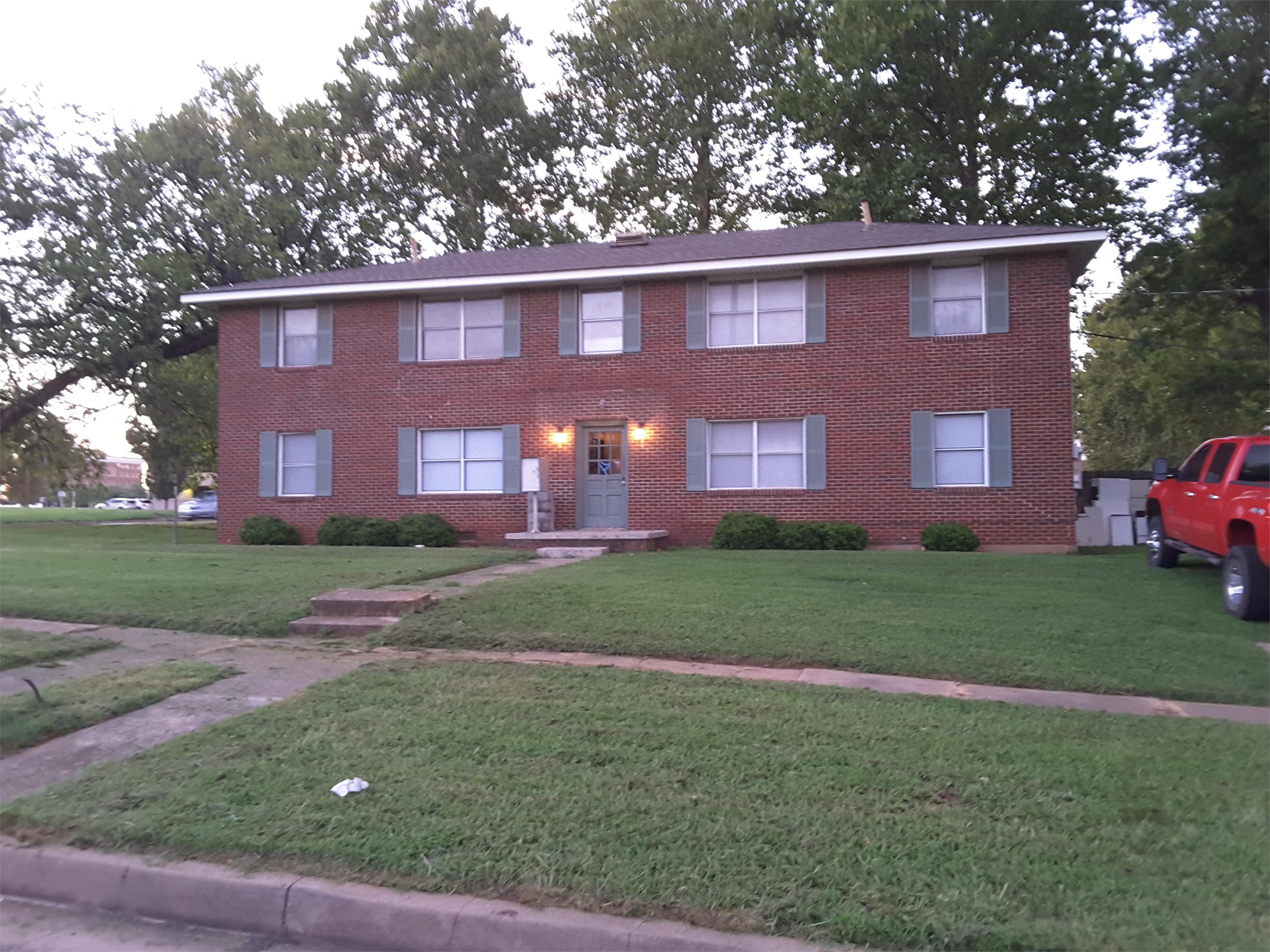 503 1/2 E Walnut
